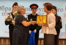 Учителя-ветераны получили молочные подарки от ЗМК