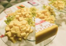 Как накрыть лёгкий новогодний стол: идеи с натуральным сыром